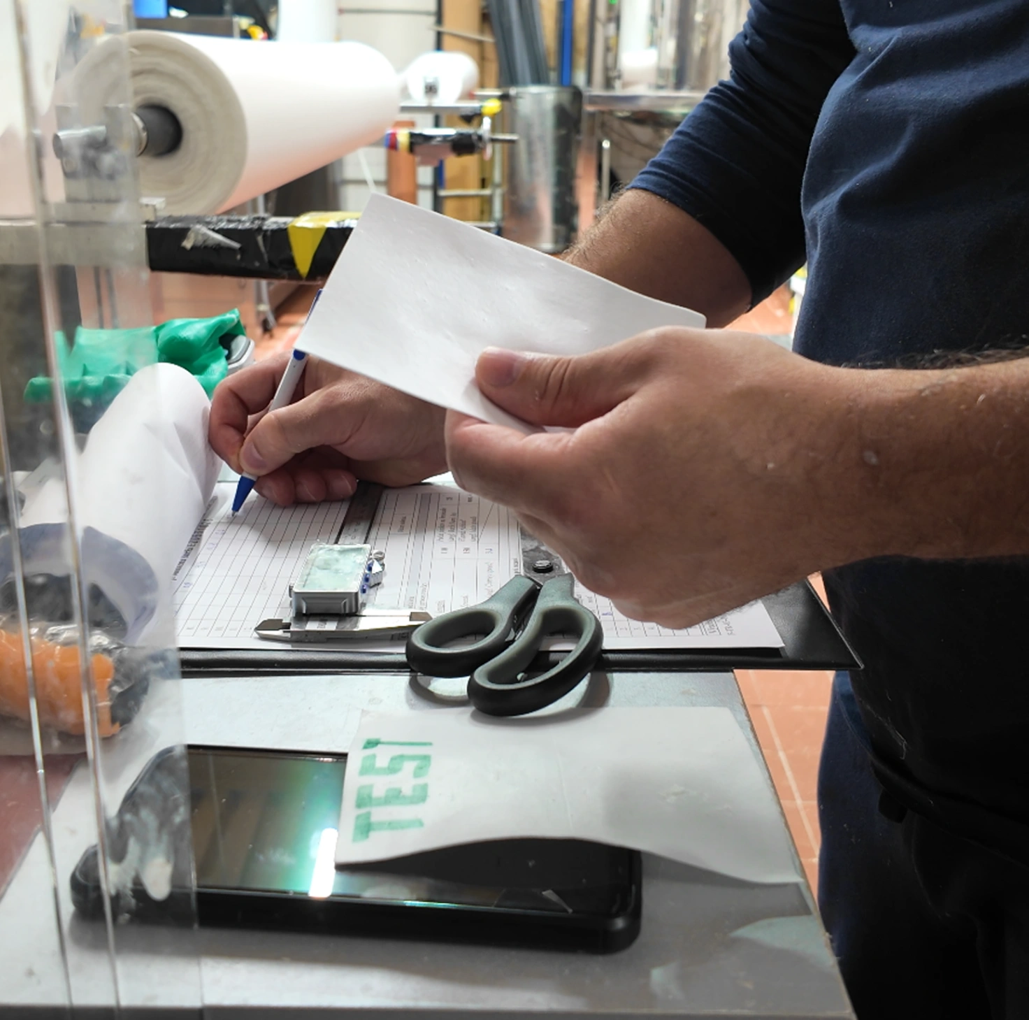 Quality control of a batch of laundry sheets at the factory